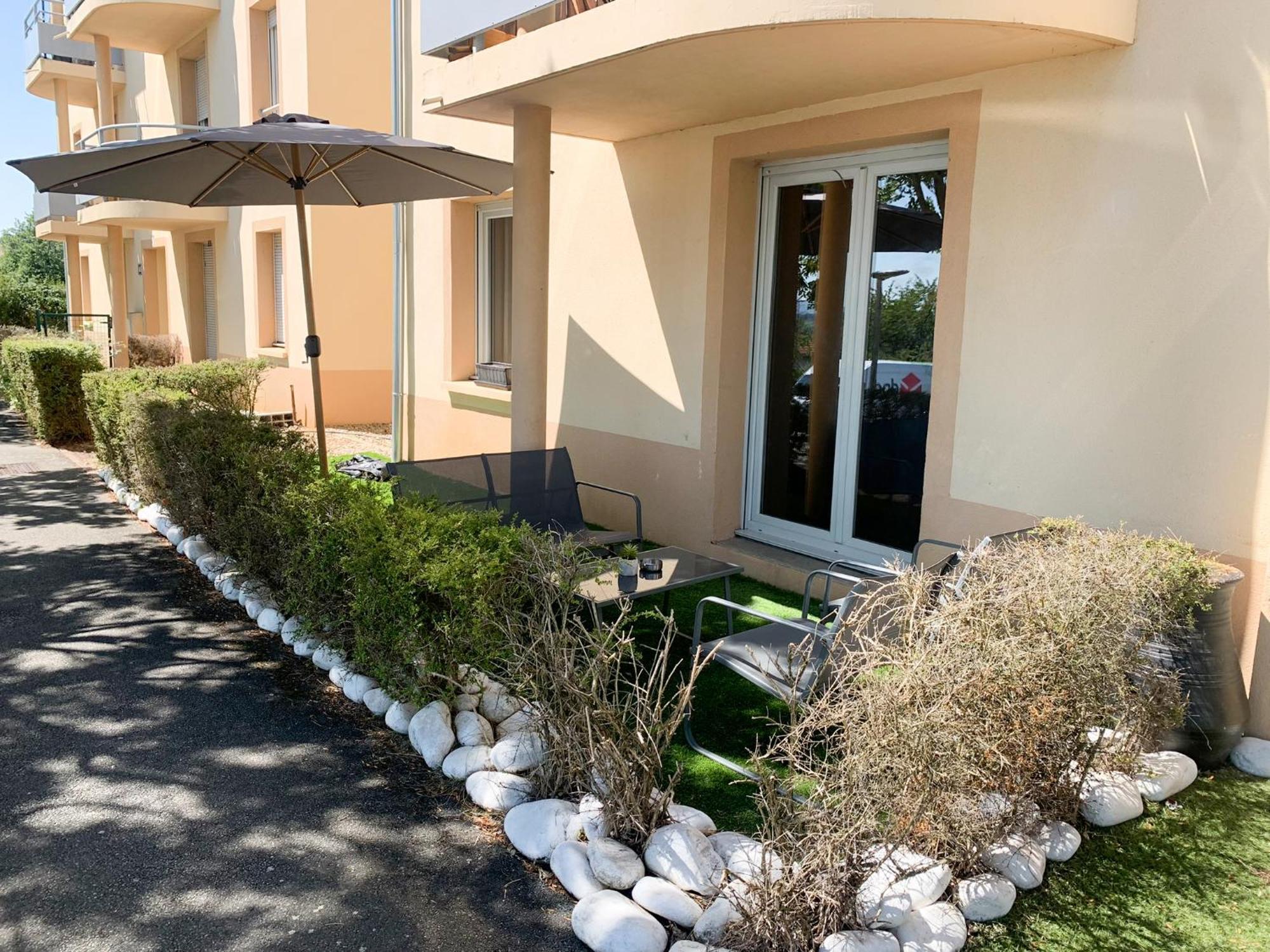 Appartement Les Hauts Du Beaujolais Limas Exterior photo